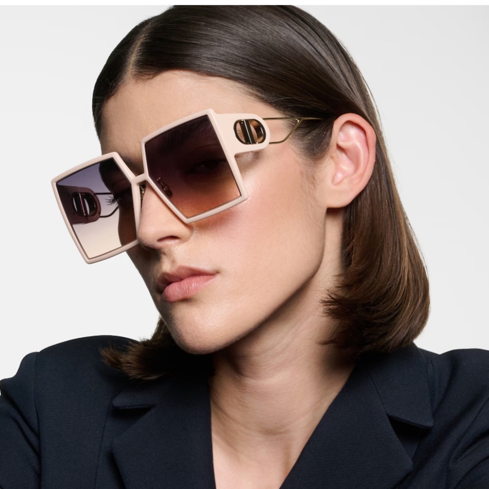 Dior 30Montaigne BNWB
Matte sunglasses - Picture 2 of 11